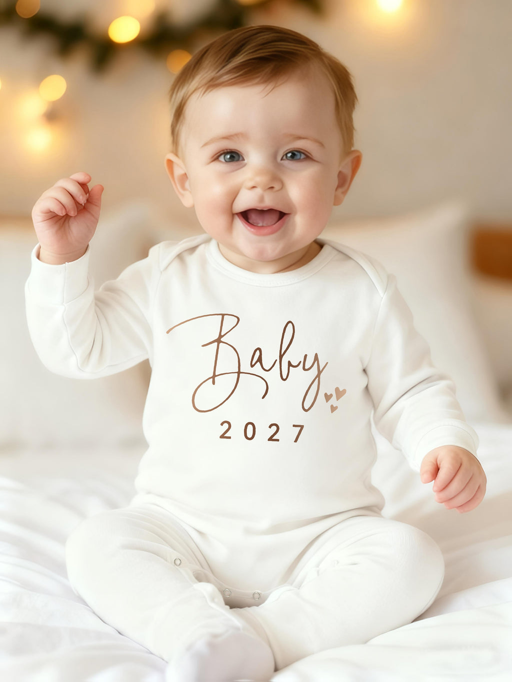 Combinaison bébé à manches longues et pieds, motif lettres — Monptitlou