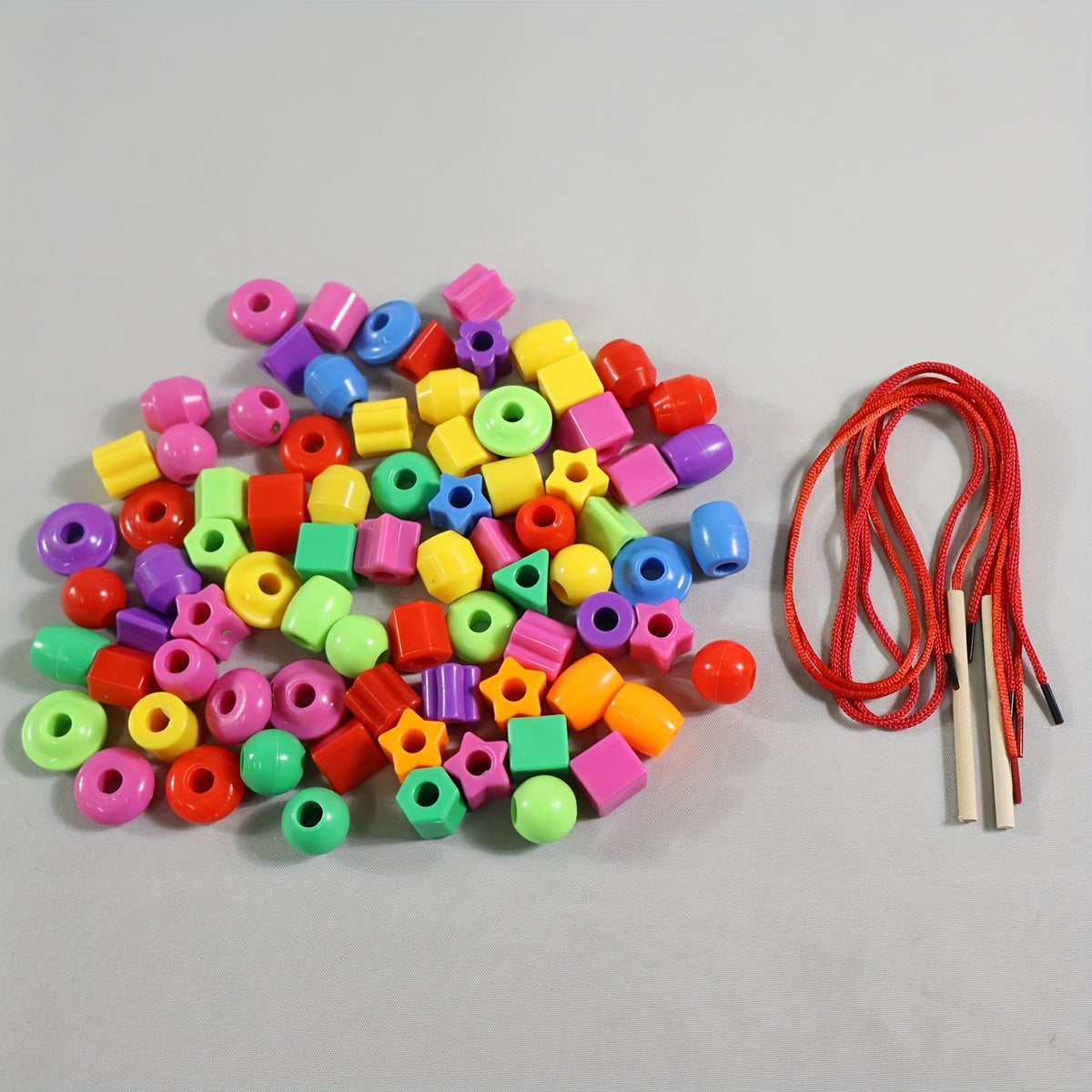 Jouets d'enfilage de perles pour éducation — Monptitlou Image