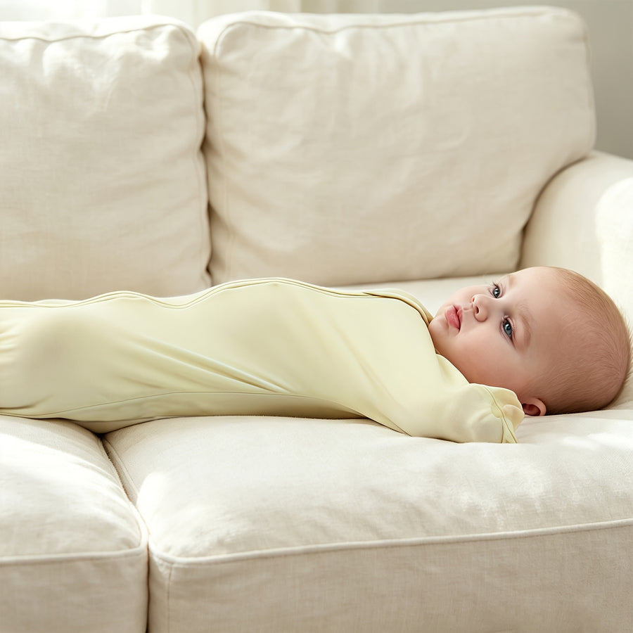 Sac de couchage lange pour bébé avec position mains en l'air — Monptitlou
