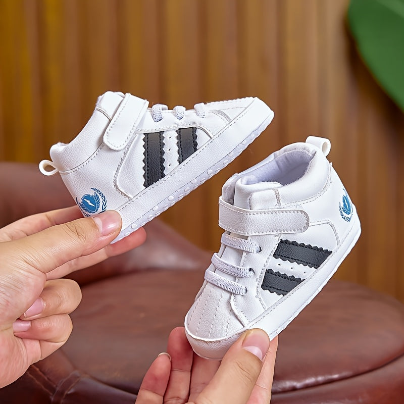 Chaussures décontractées et tendance à semelle souple pour bébés — Monptitlou Image