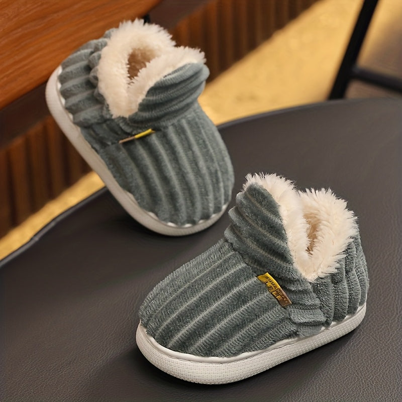 Une paire de pantoufles d'intérieur décontractées et antidérapantes en — Monptitlou