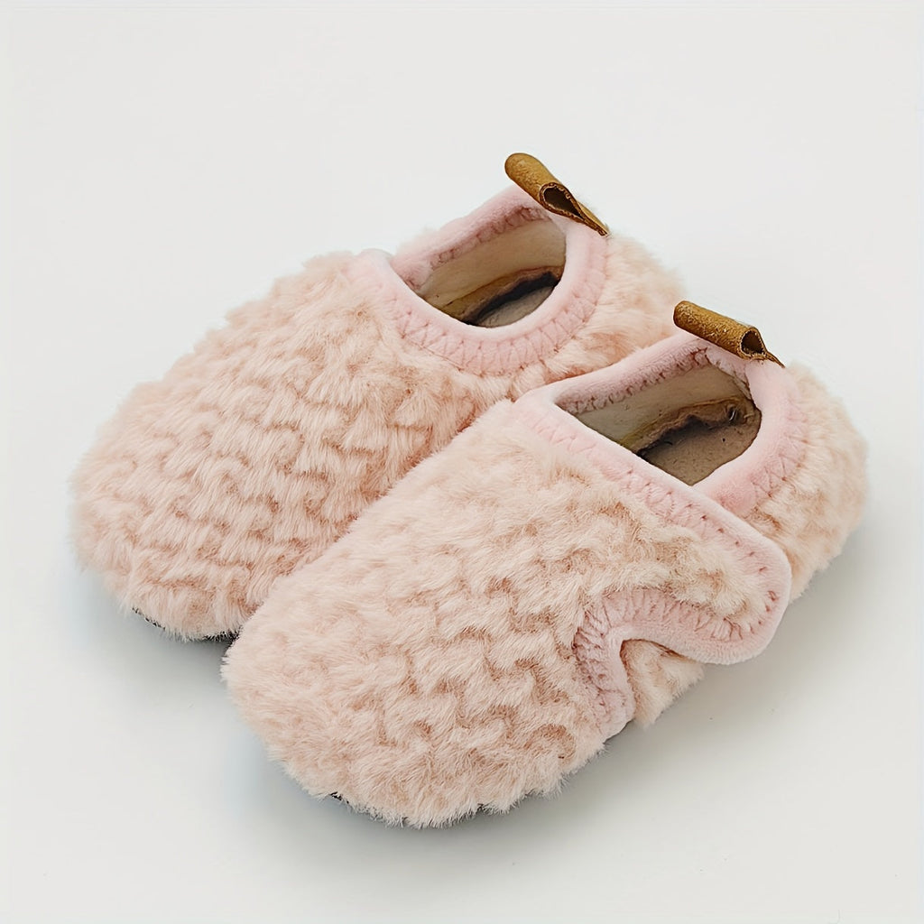 Chaussons douillets en fourrure pour bébé fille — Monptitlou