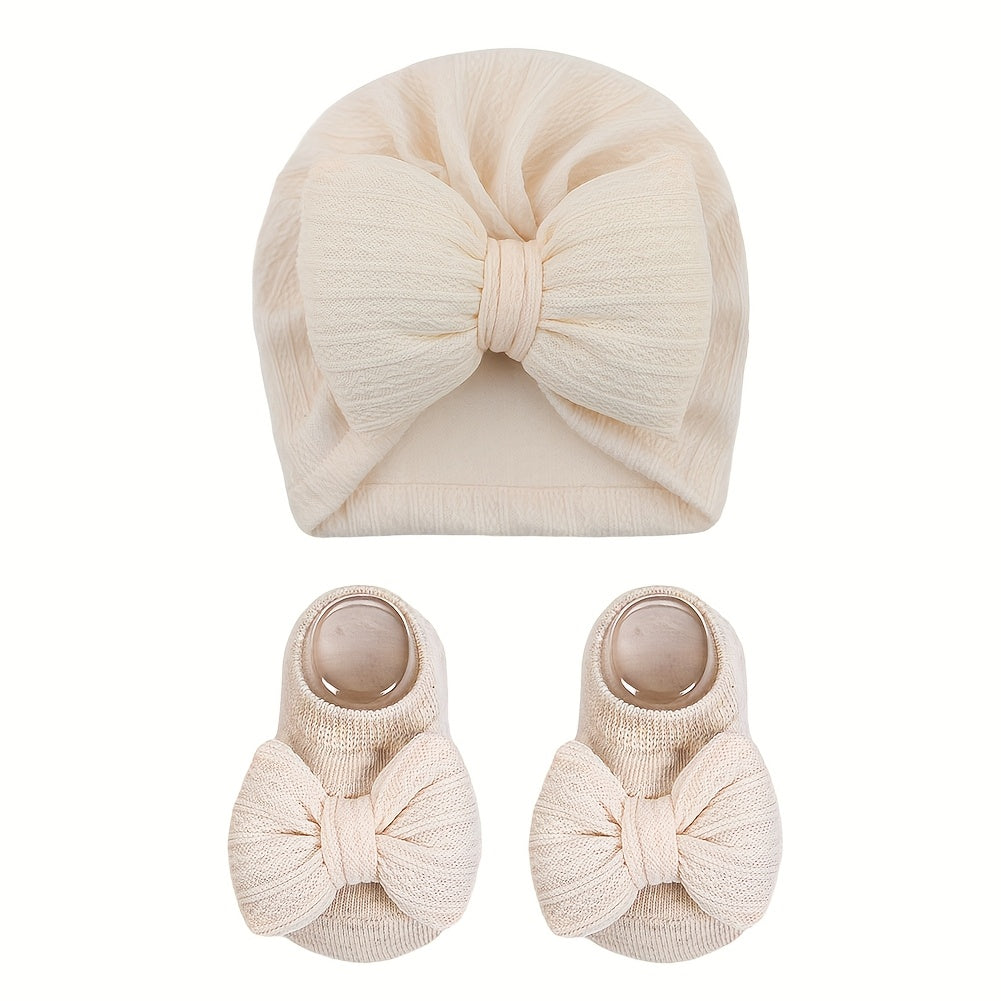 /Set Bonnets & Chaussettes pour Bébé avec Grands Nœuds Pompon — Monptitlou