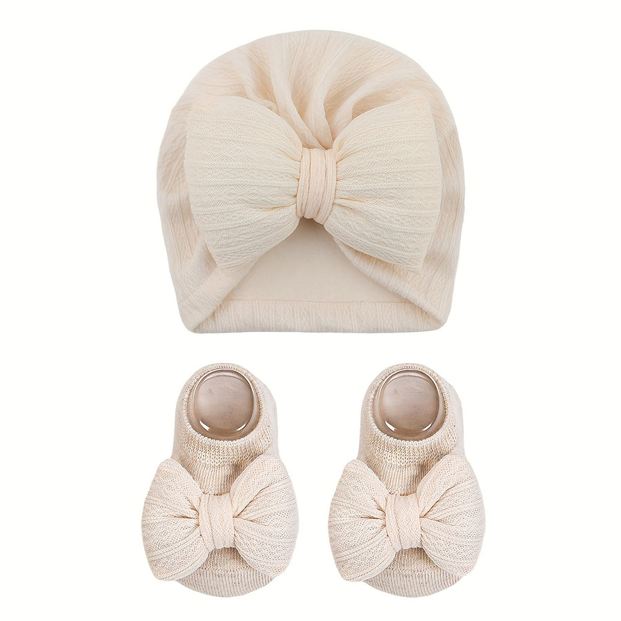 /Set Bonnets & Chaussettes pour Bébé avec Grands Nœuds Pompon — Monptitlou