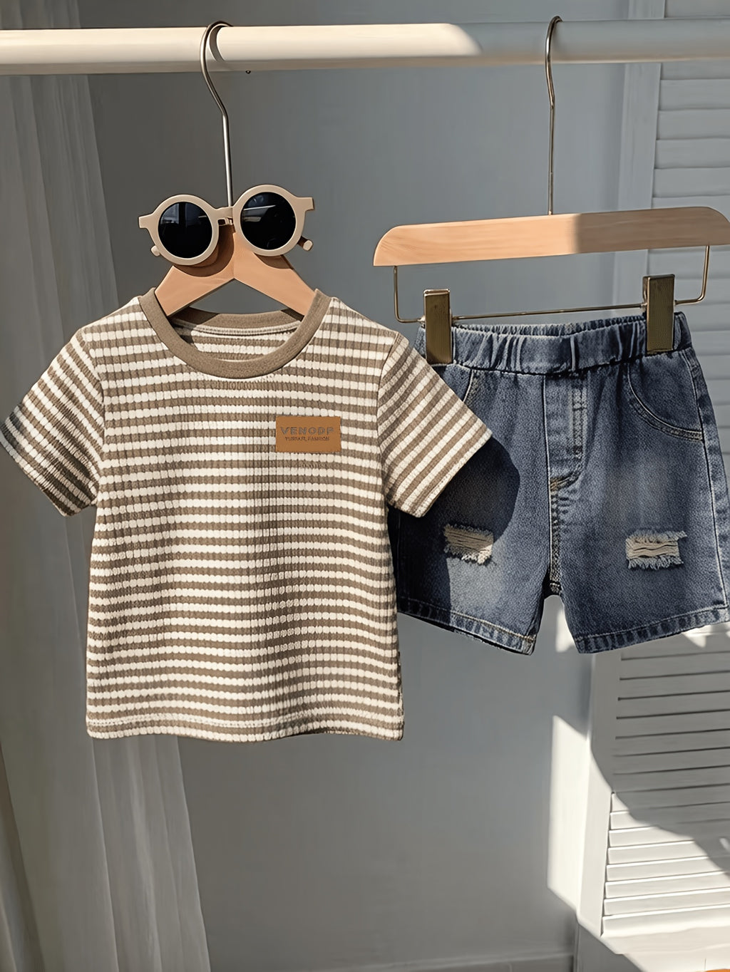 T-shirt col rond jacquard à blocs de couleur pour garçons été et short — Monptitlou