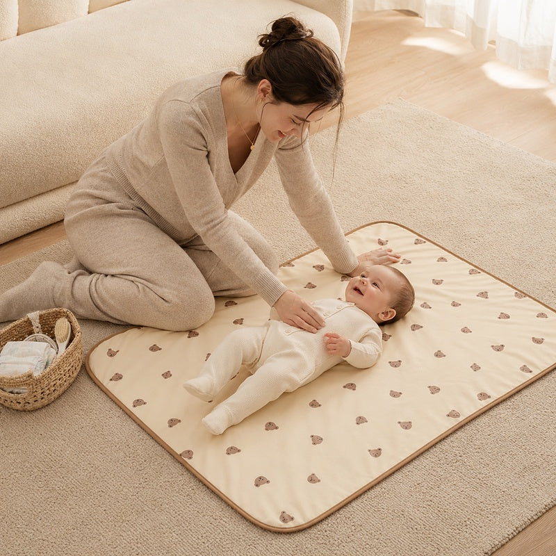 Matelas à langer réutilisable pour bébé avec surface lavable et endos — Monptitlou