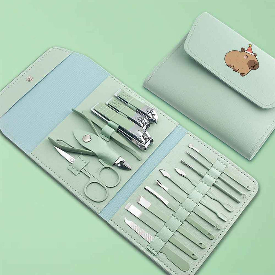 Un kit de coupe d'ongles portable avec des motifs d'animaux de dessins — Monptitlou