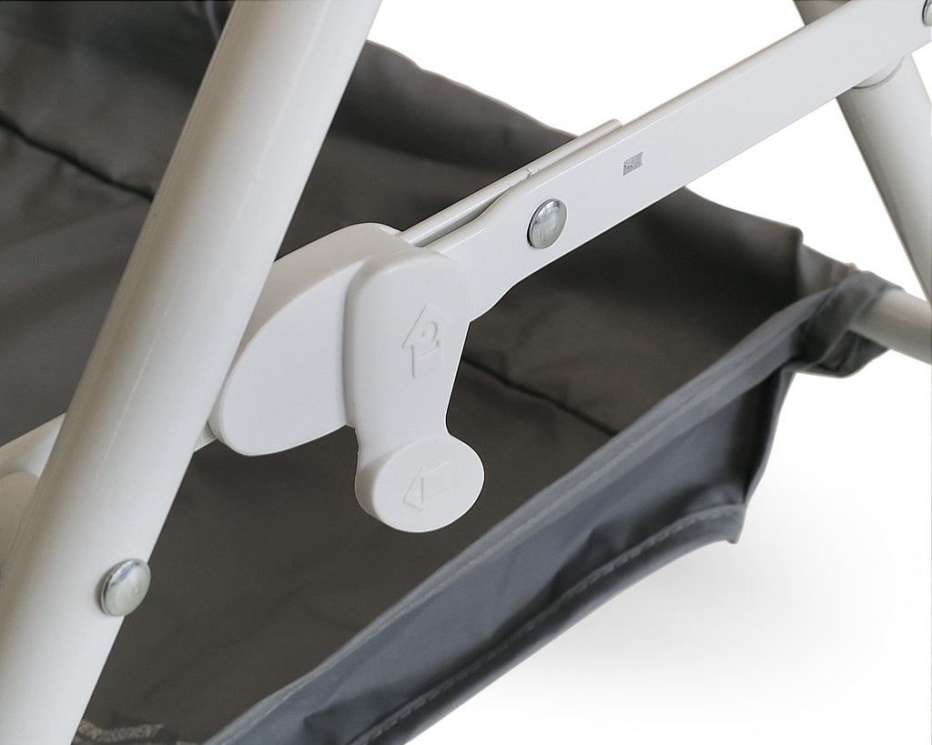 WEBABY - Table à langer pliante en acier MIO avec panier de rangement — Monptitlou