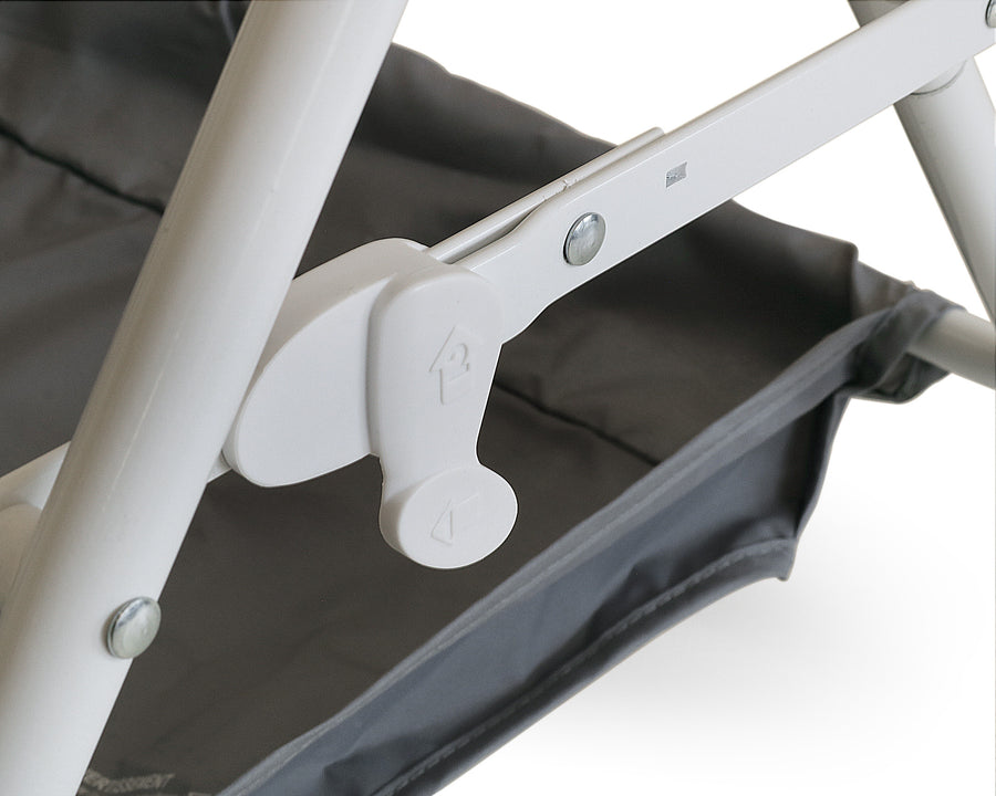 WEBABY - Table à langer pliante en acier MIO avec panier de rangement — Monptitlou