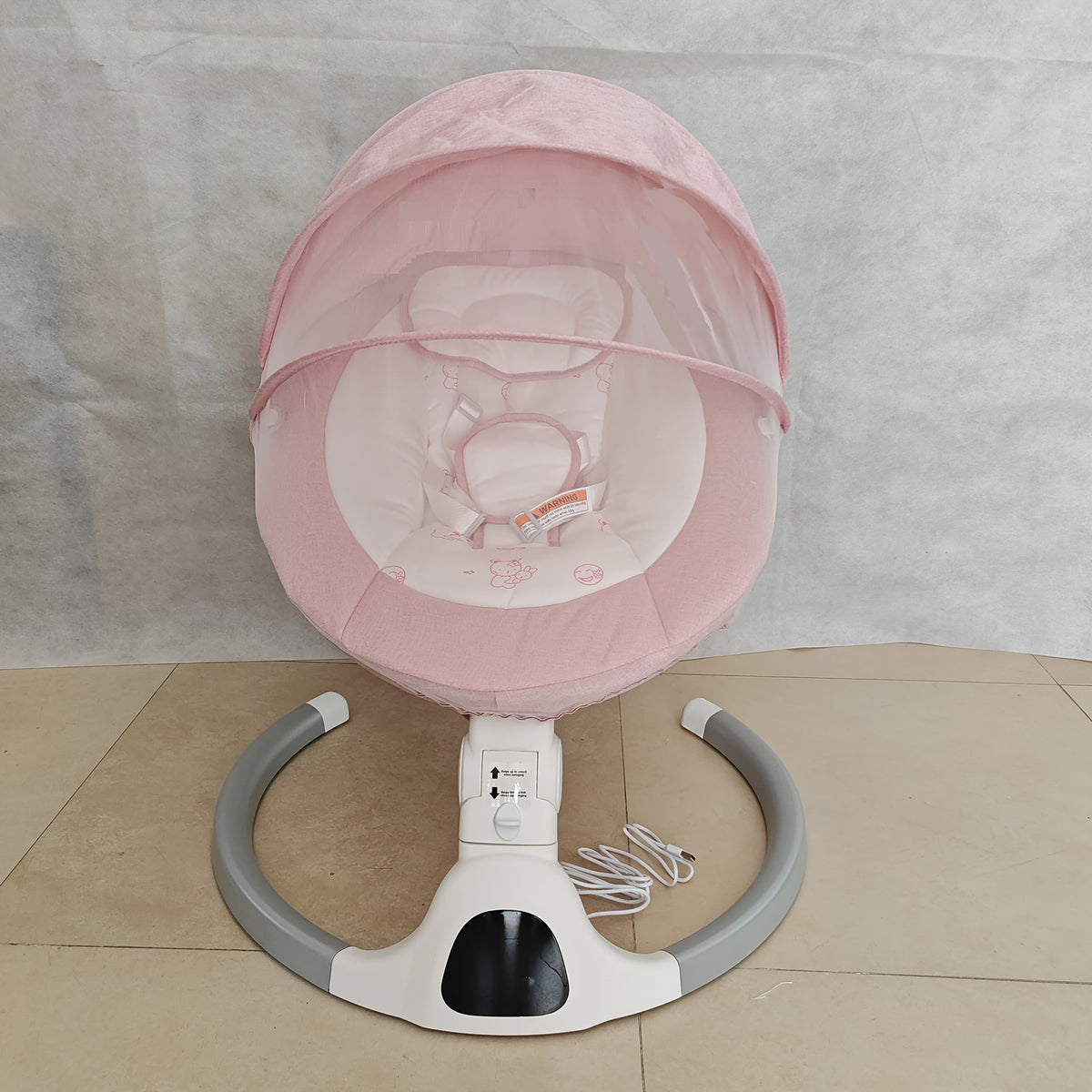 Berceau bébé avec ceintures de sécurité et moustiquaire amovible — Monptitlou Image