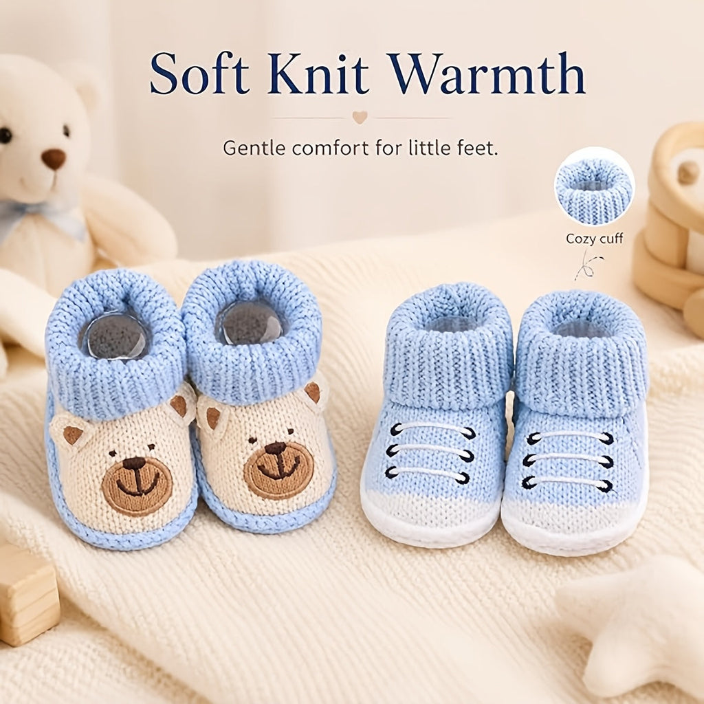 Paires de chaussures de bébé tricotées avec animaux mignons — Monptitlou