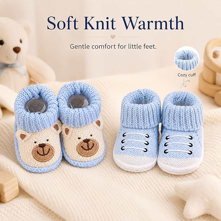 Paires de chaussures de bébé tricotées avec animaux mignons — Monptitlou