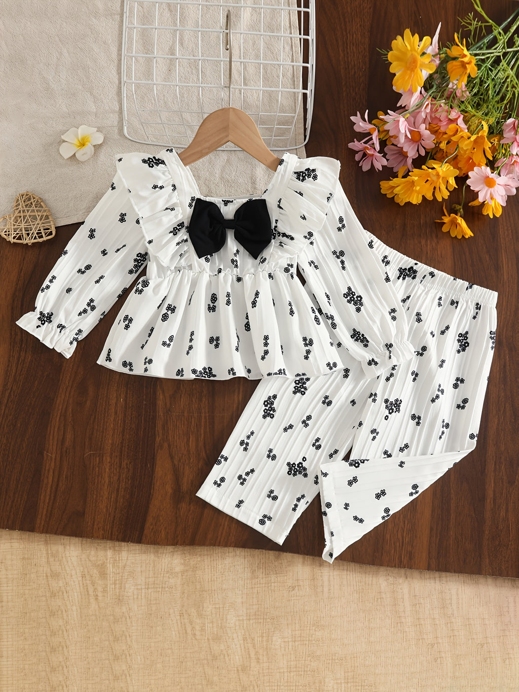 Ensemble Bébé Fille à Volants Floraux — Monptitlou