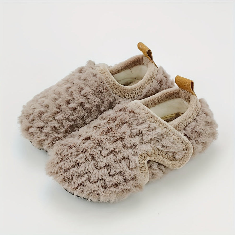 Chaussons douillets en fourrure pour bébé fille — Monptitlou