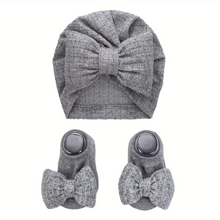 /Set Bonnets & Chaussettes pour Bébé avec Grands Nœuds Pompon — Monptitlou