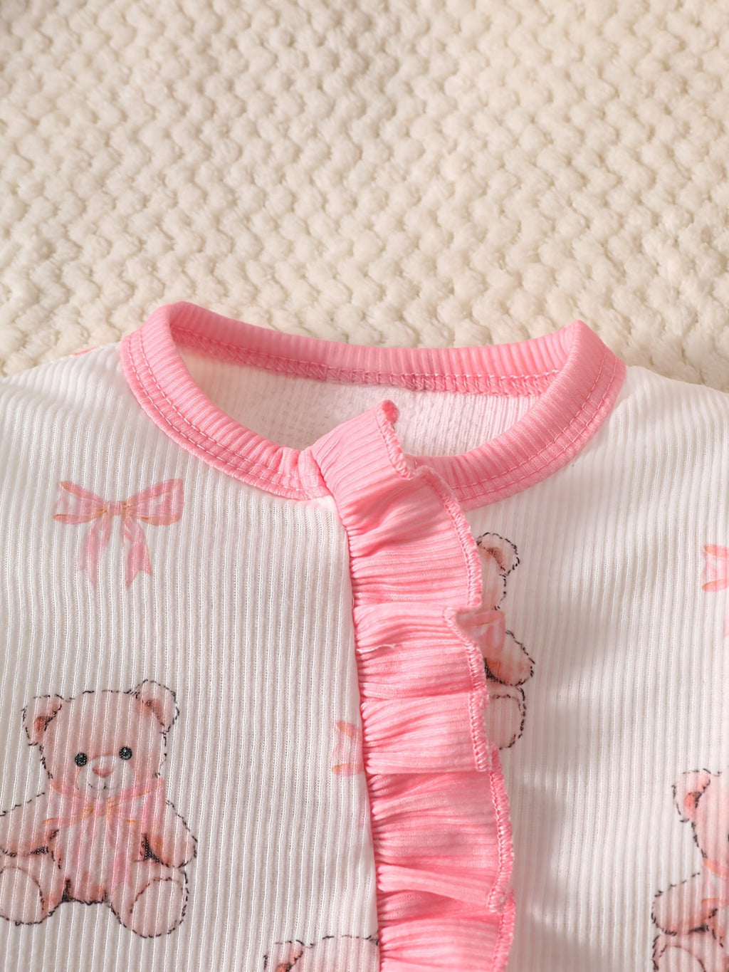 Body bébé fille imprimé ours avec pieds, assorti d'un chapeau nœud — Monptitlou