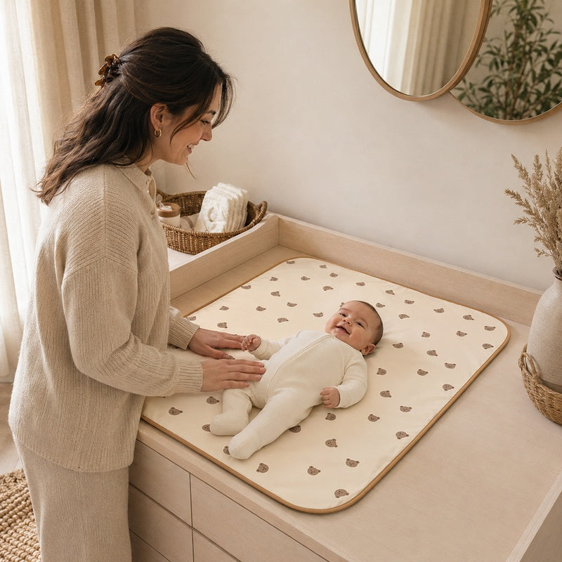Matelas à langer réutilisable pour bébé avec surface lavable et endos — Monptitlou