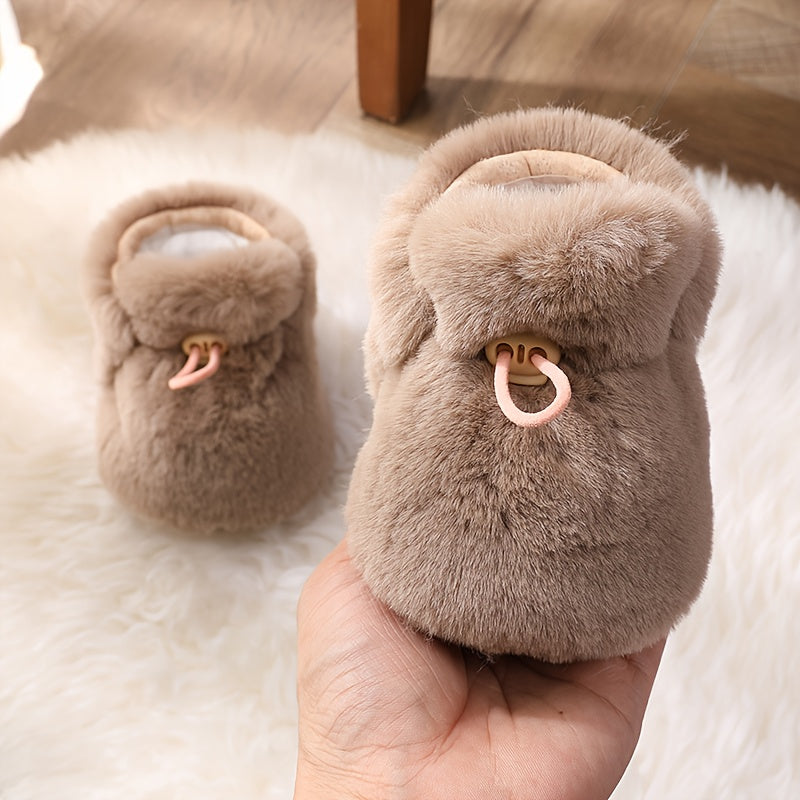 Chaussures de premiers pas pour filles, chaussures de bébé à main — Monptitlou