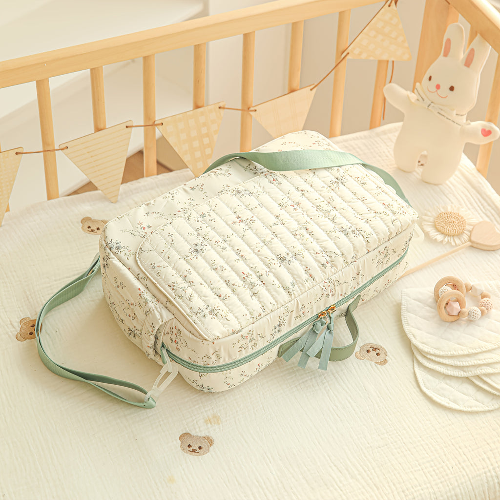 Sac à langer à imprimé floral vert avec un motif floral vert doux et à — Monptitlou