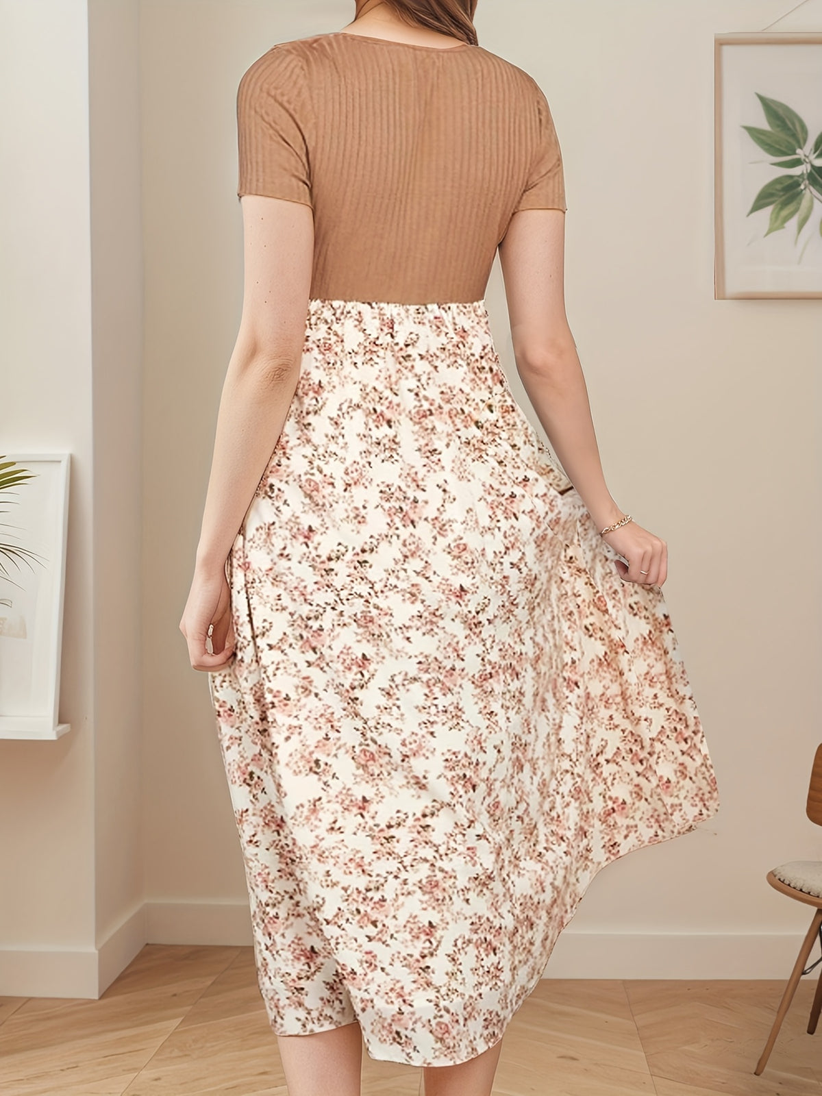Robe d'allaitement pour grossesse, stretch, froncée, patchwork floral — Monptitlou Image