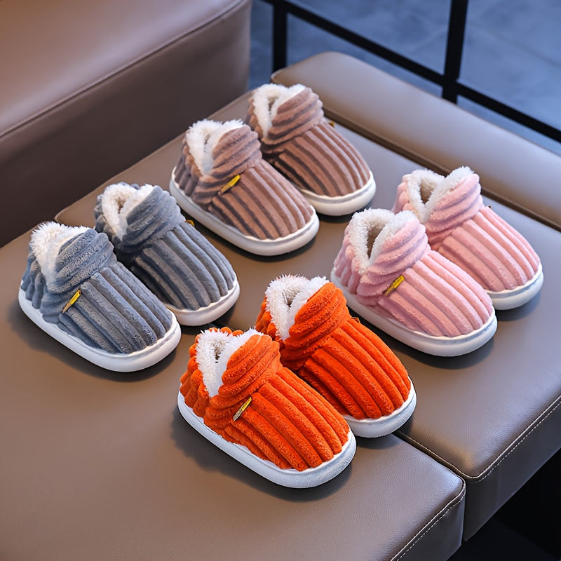 Une paire de pantoufles d'intérieur décontractées et antidérapantes en — Monptitlou