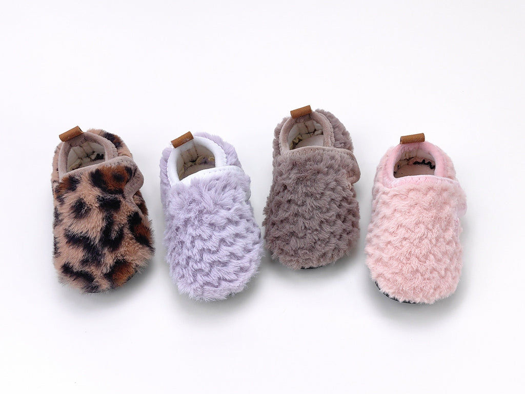 Chaussons douillets en fourrure pour bébé fille — Monptitlou