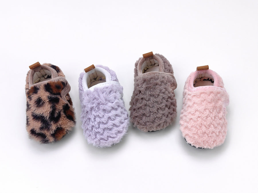 Chaussons douillets en fourrure pour bébé fille — Monptitlou