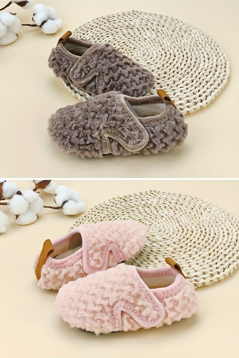 Chaussons douillets en fourrure pour bébé fille — Monptitlou
