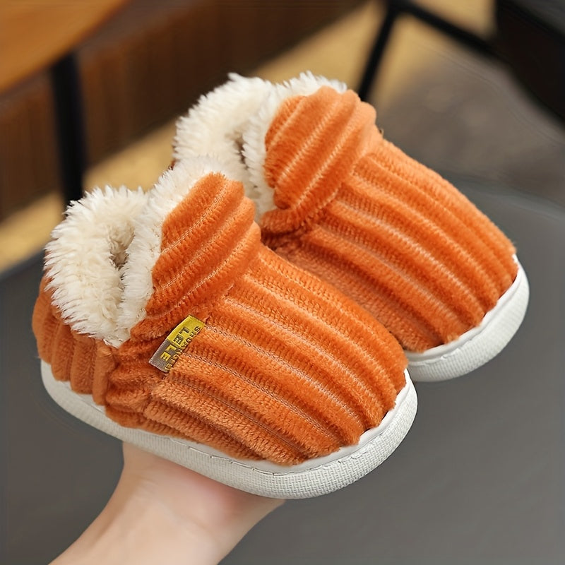 Une paire de pantoufles d'intérieur décontractées et antidérapantes en — Monptitlou