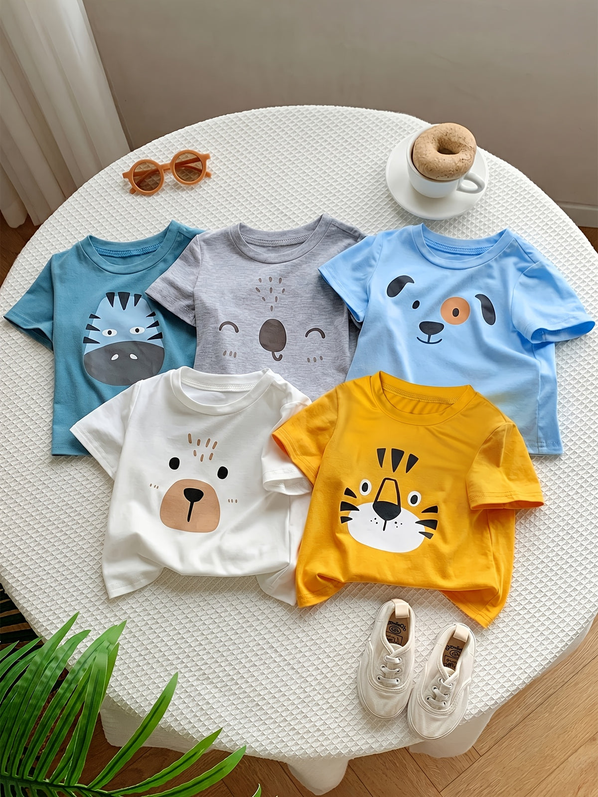 T-shirts manches courtes col rond motif cartoon confortables — Monptitlou Image