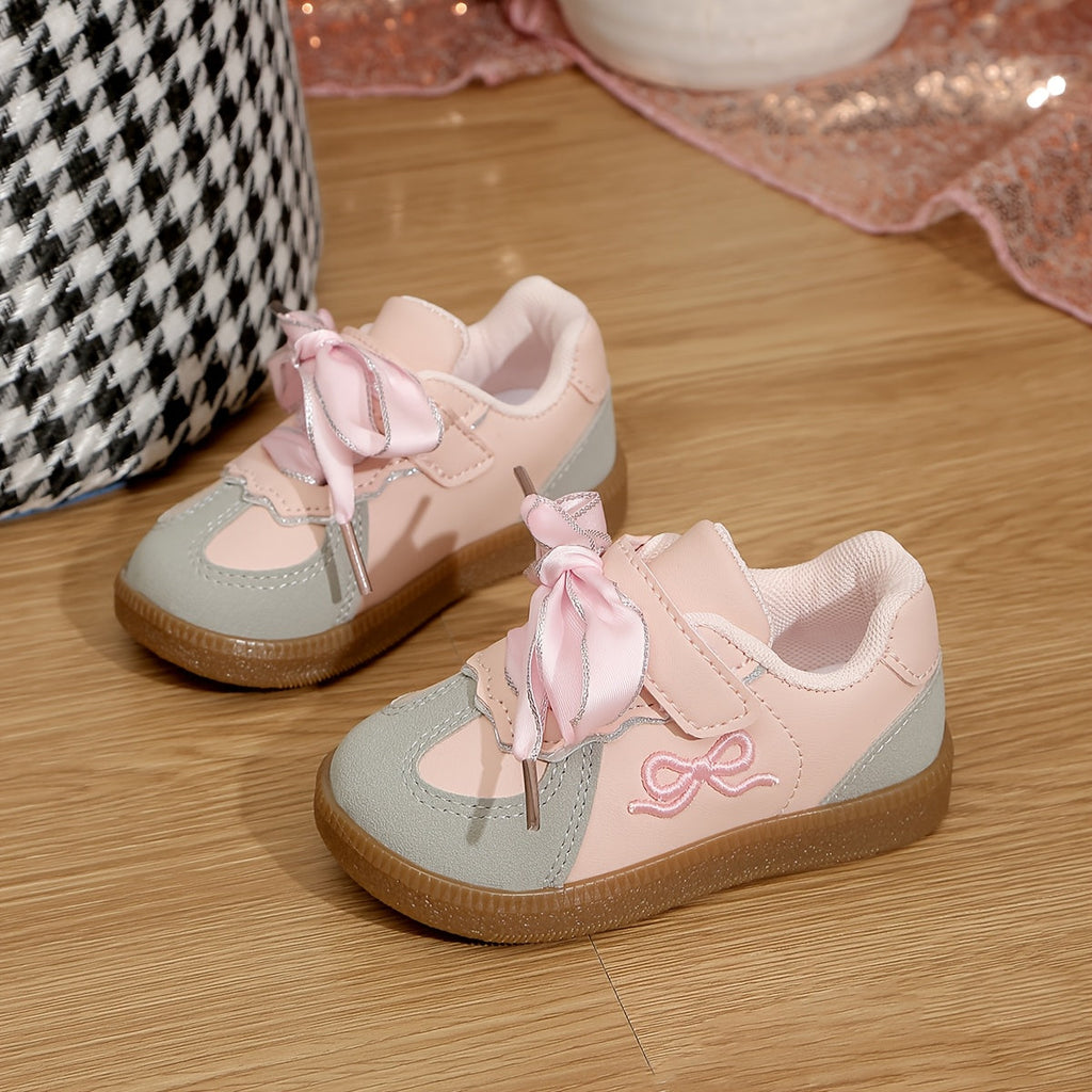 Une paire de chaussures décontractées et confortables pour tout-petits — Monptitlou