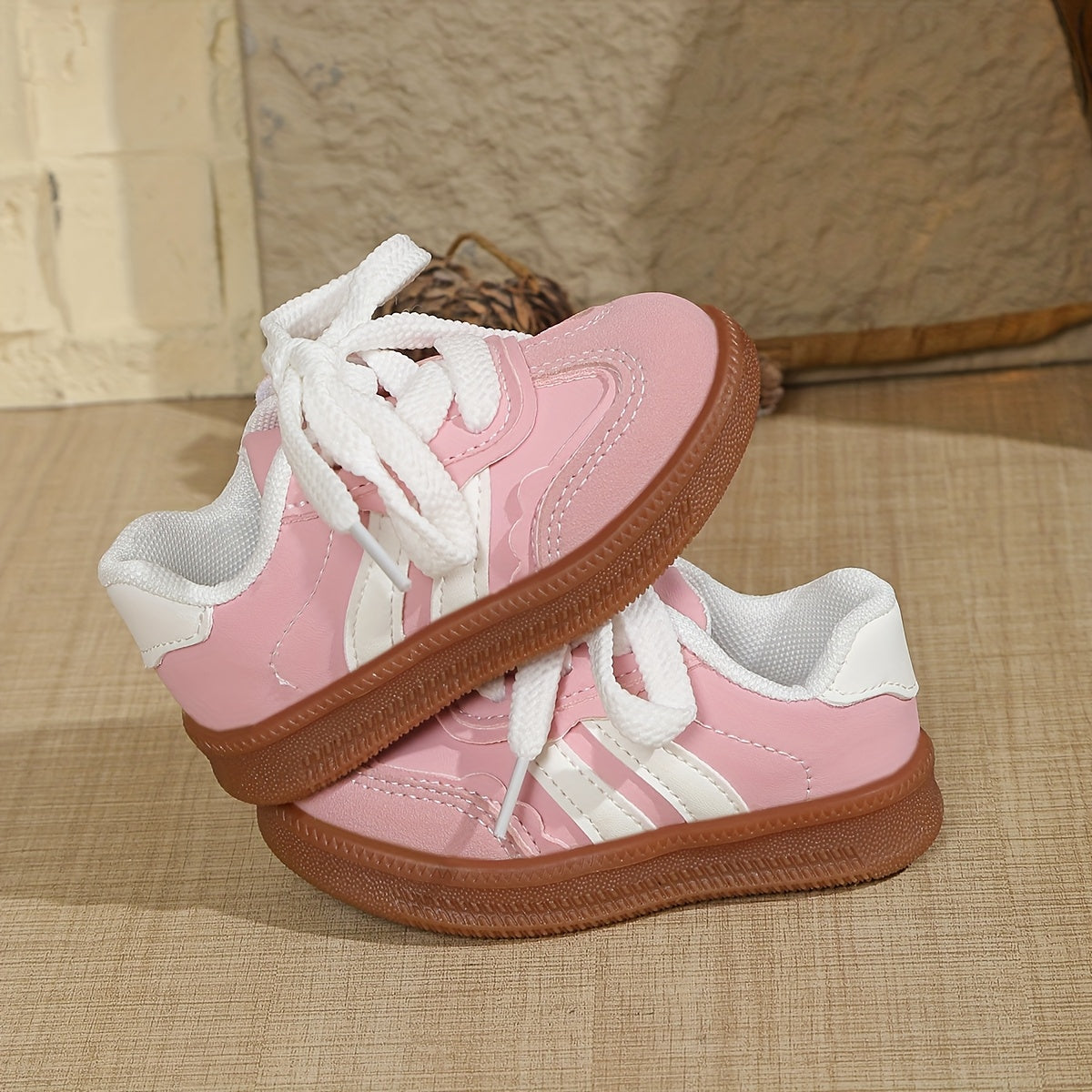 Tenue d'été tendance et confortable pour enfants, style campus — Monptitlou Image