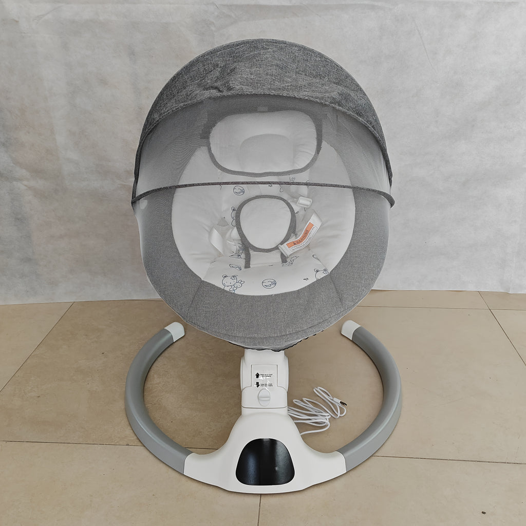 Berceau bébé avec ceintures de sécurité et moustiquaire amovible — Monptitlou