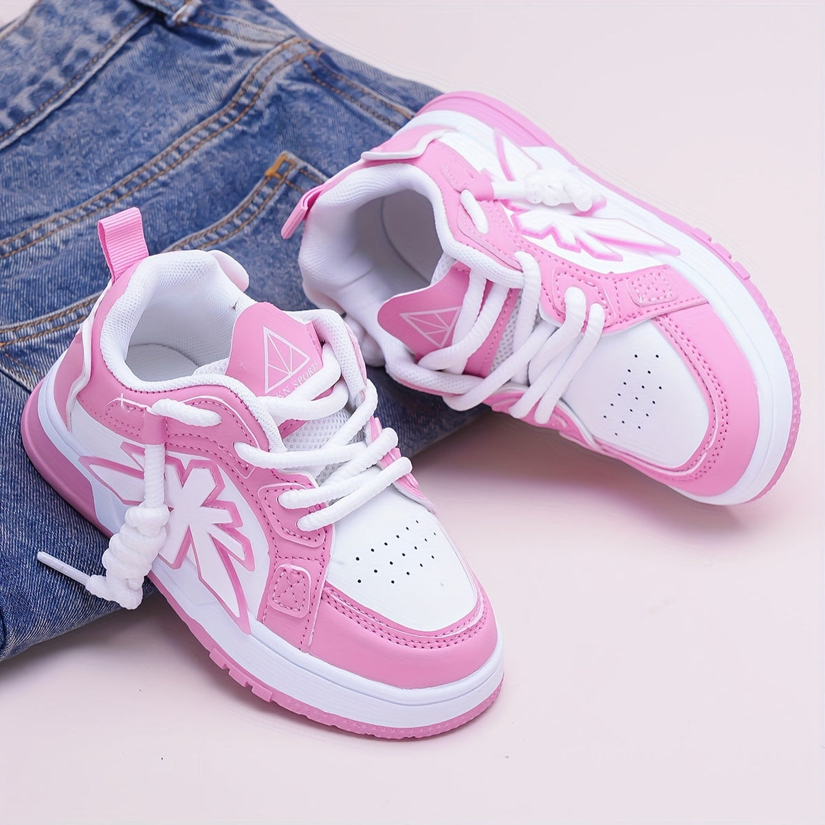Chaussures de sport décontractées rose pour bébés filles — Monptitlou Image