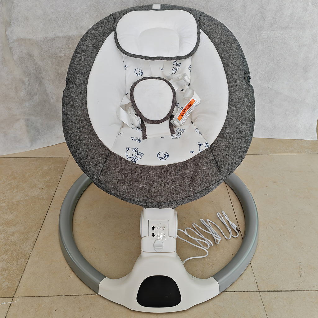 Berceau bébé avec ceintures de sécurité et moustiquaire amovible — Monptitlou