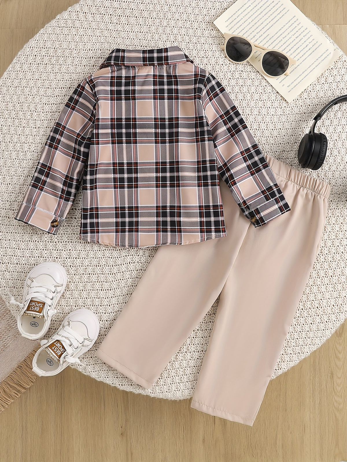 Ensemble chemise à carreaux et rayures abricot et pantalon cargo pour — Monptitlou Image