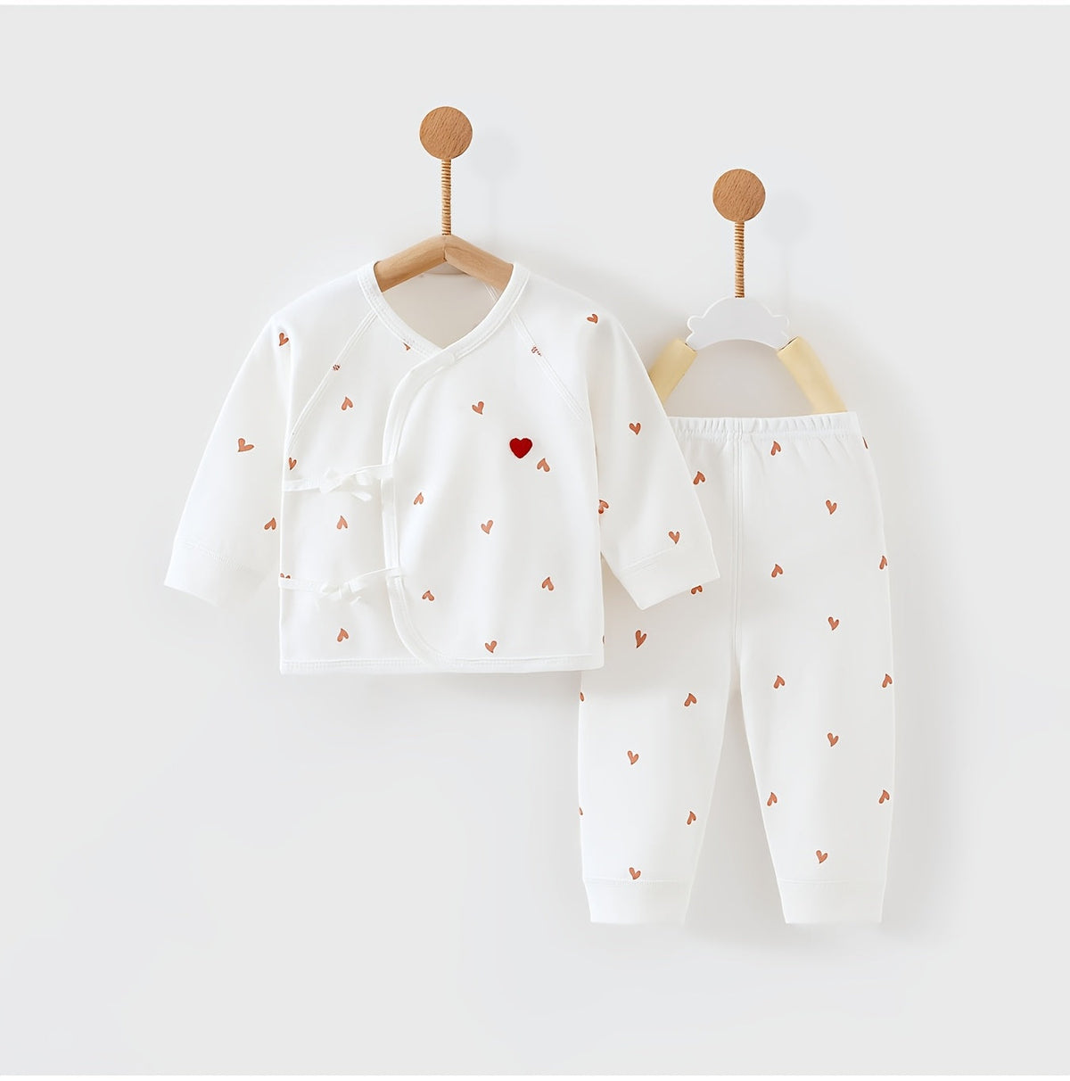 Tenue nouveau-né ensemble haut et bas imprimé cœur doux avec bonnet — Monptitlou Image