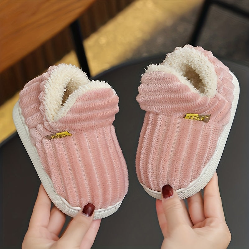 Une paire de pantoufles d'intérieur décontractées et antidérapantes en — Monptitlou