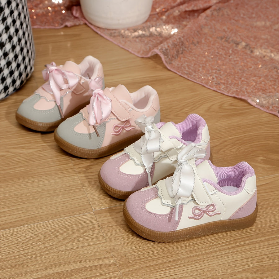 Une paire de chaussures décontractées et confortables pour tout-petits — Monptitlou
