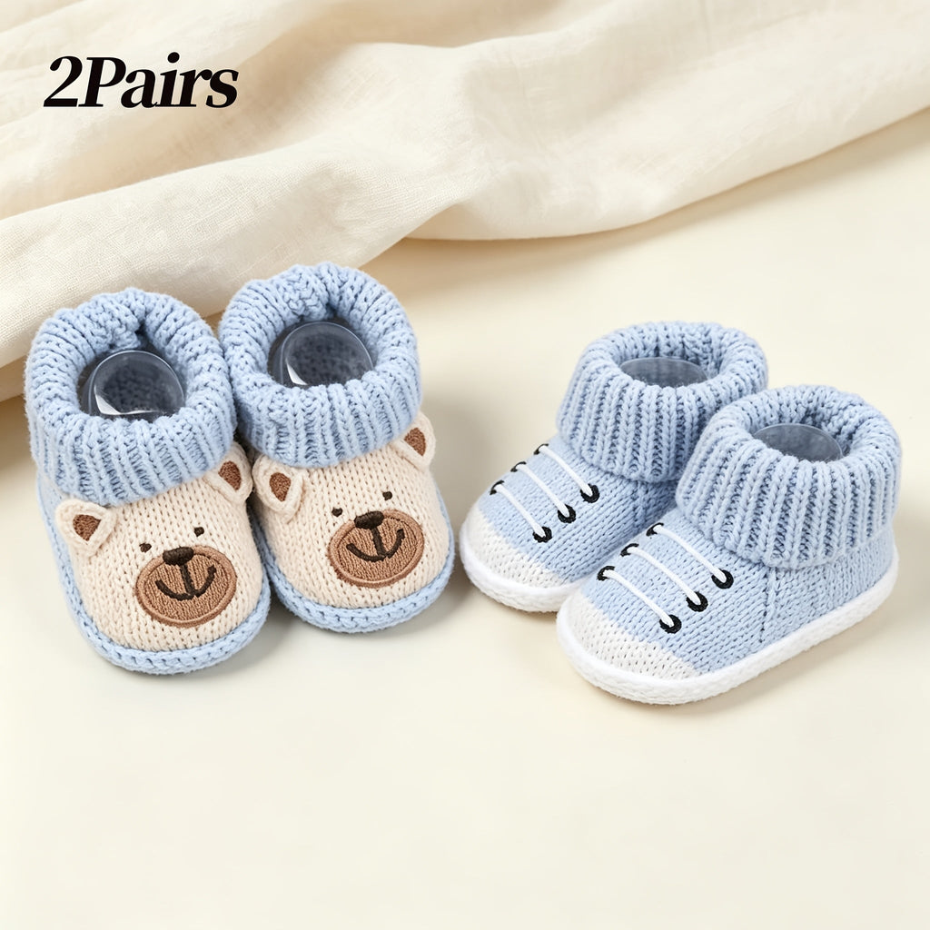 Paires de chaussures de bébé tricotées avec animaux mignons — Monptitlou