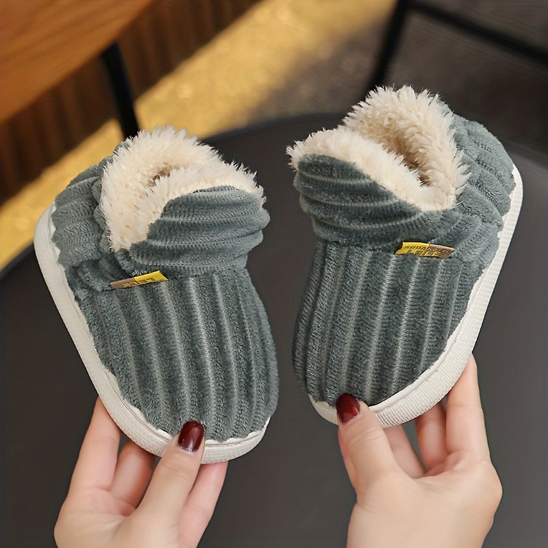 Une paire de pantoufles d'intérieur décontractées et antidérapantes en — Monptitlou