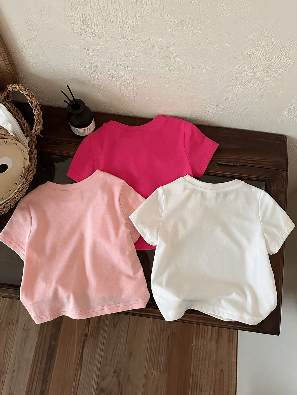 Hauts manches courtes col rond motif floral et cœur pour filles — Monptitlou