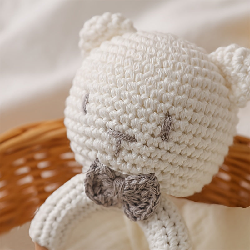 Hochet ourson au crochet sur anneau de bois — Monptitlou