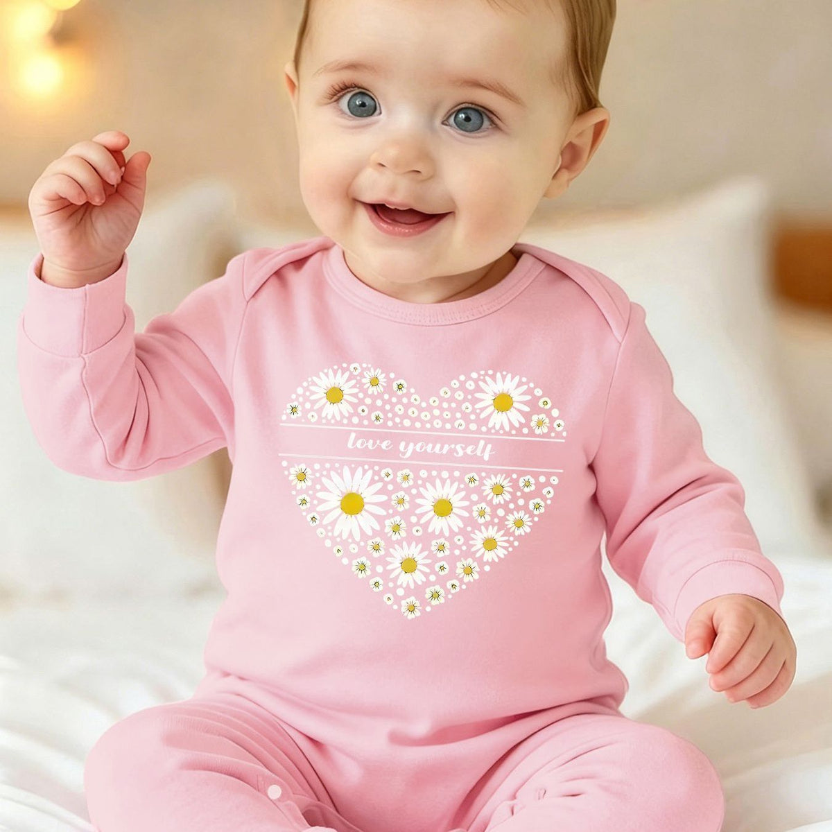 Barboteuse Bébé Printemps/Automne avec Pieds et Motif "Coeur de — Monptitlou Image