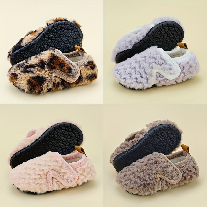 Chaussons douillets en fourrure pour bébé fille — Monptitlou