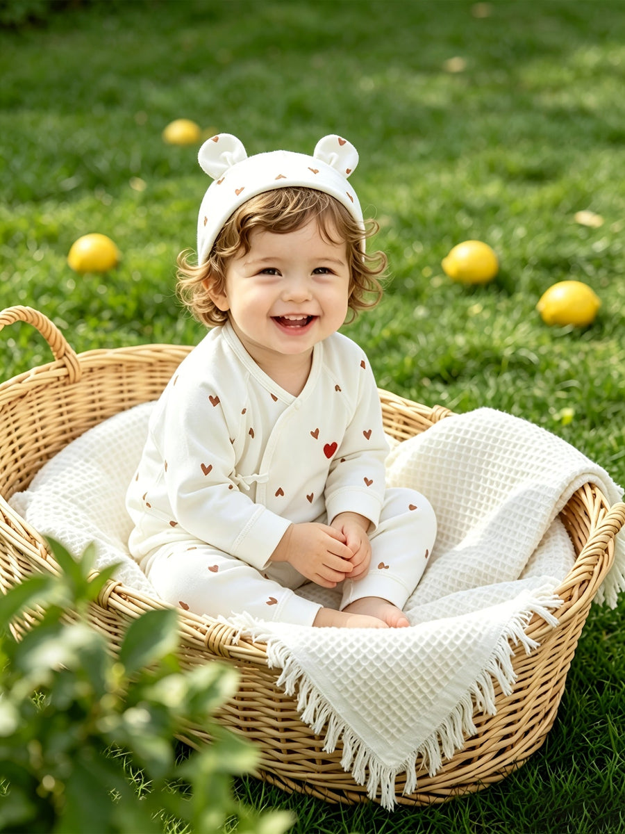 Tenue nouveau-né ensemble haut et bas imprimé cœur doux avec bonnet — Monptitlou