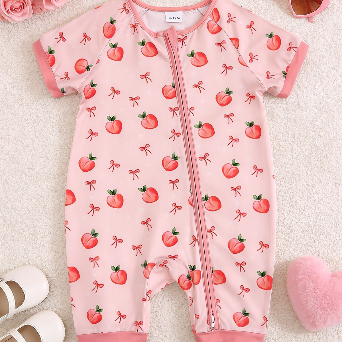 Combinaison bébé fille à motif pêches et nœuds — Monptitlou Image