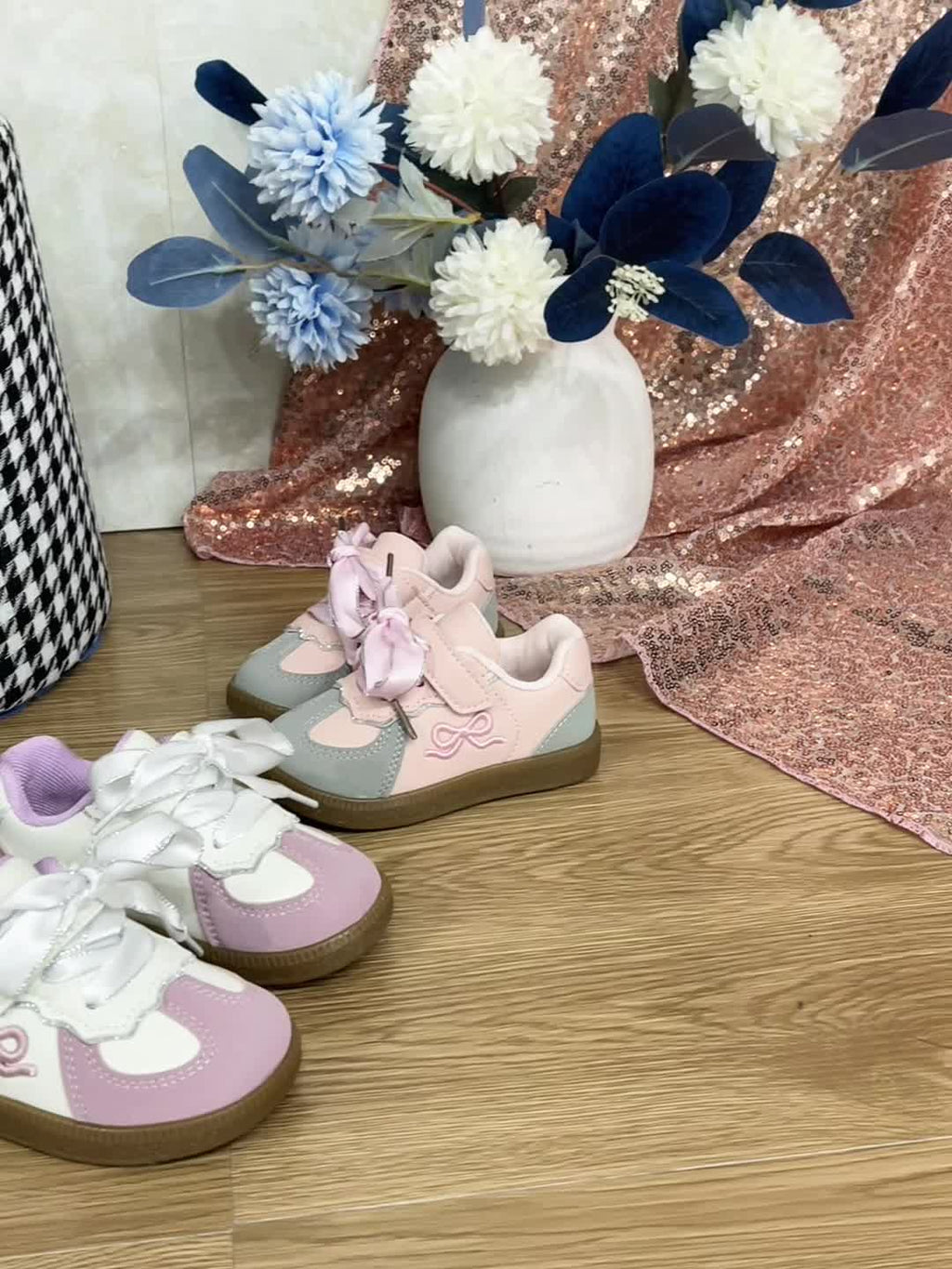Une paire de chaussures décontractées et confortables pour tout-petits — Monptitlou