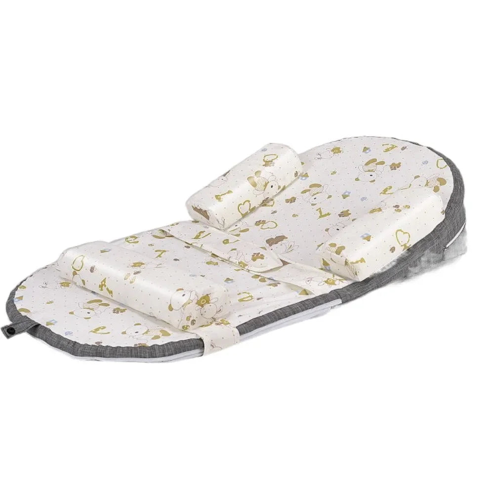 Nid de couchage pour bébé avec sac de transport — Monptitlou Image