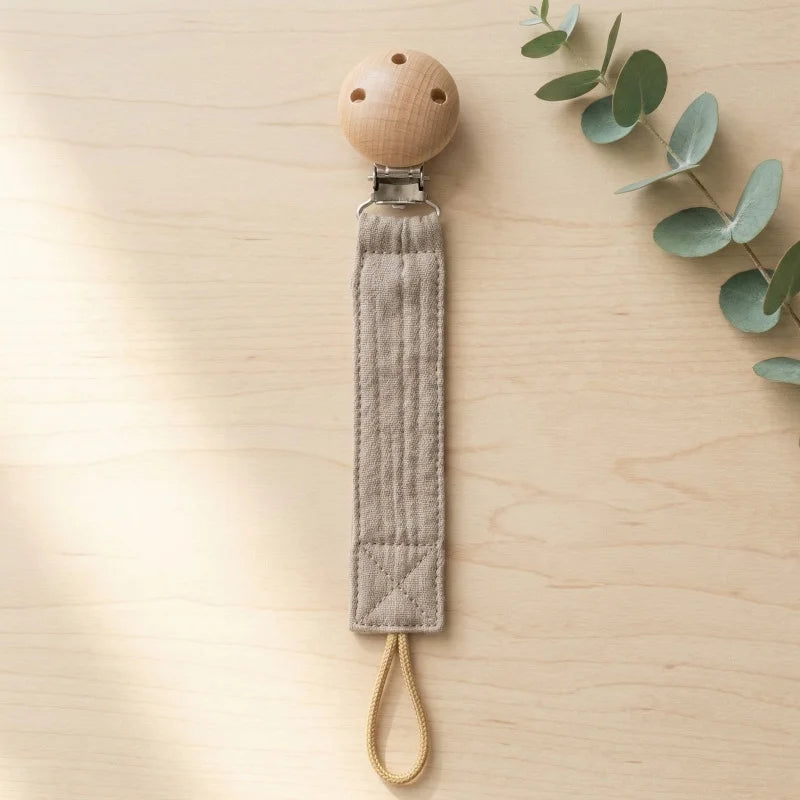 Attache-tétine personnalisée pour bébé avec nom gravé — Monptitlou